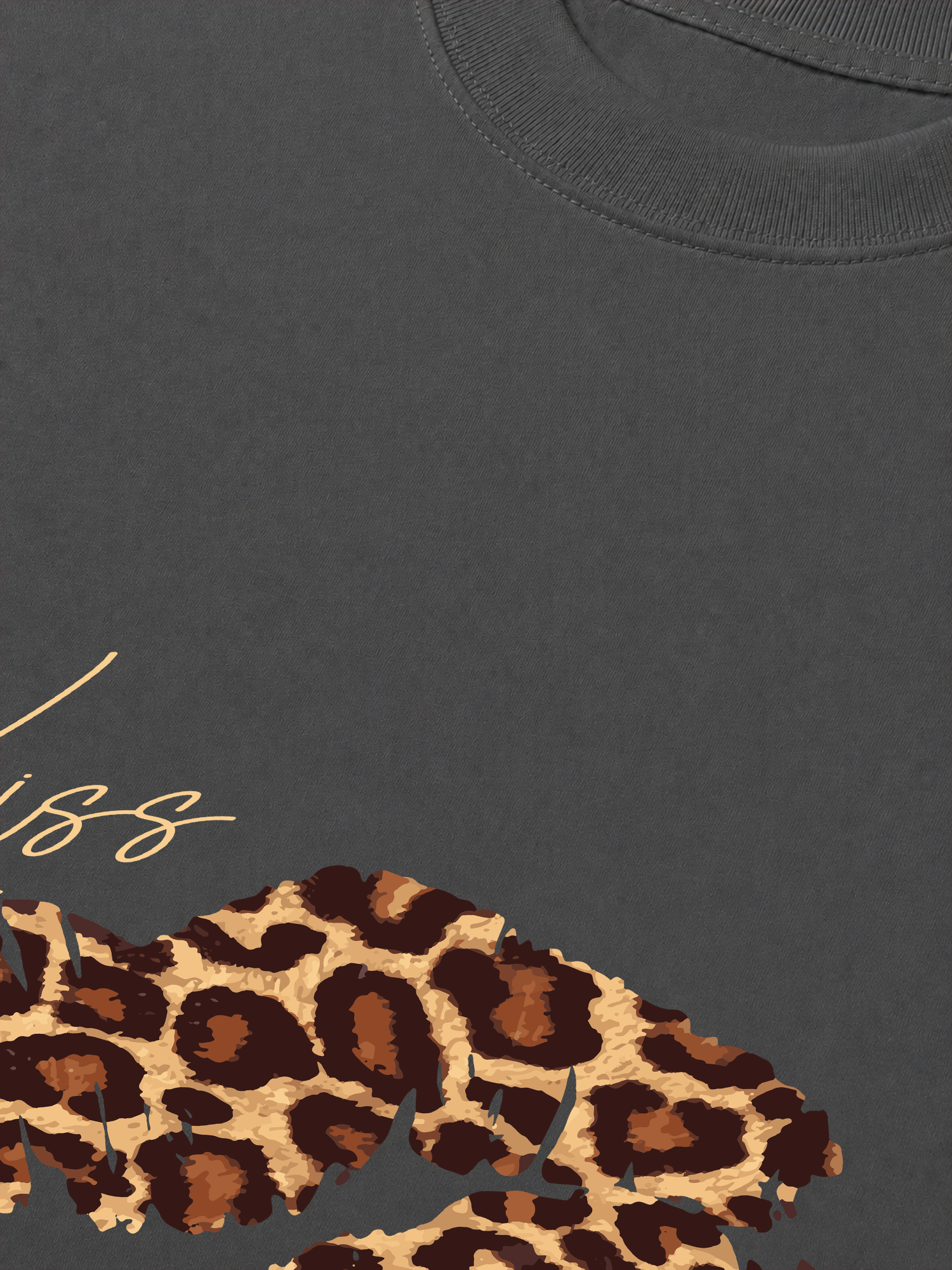 Áo Thun Relaxed Fit Urban Leopard Kiss Lip