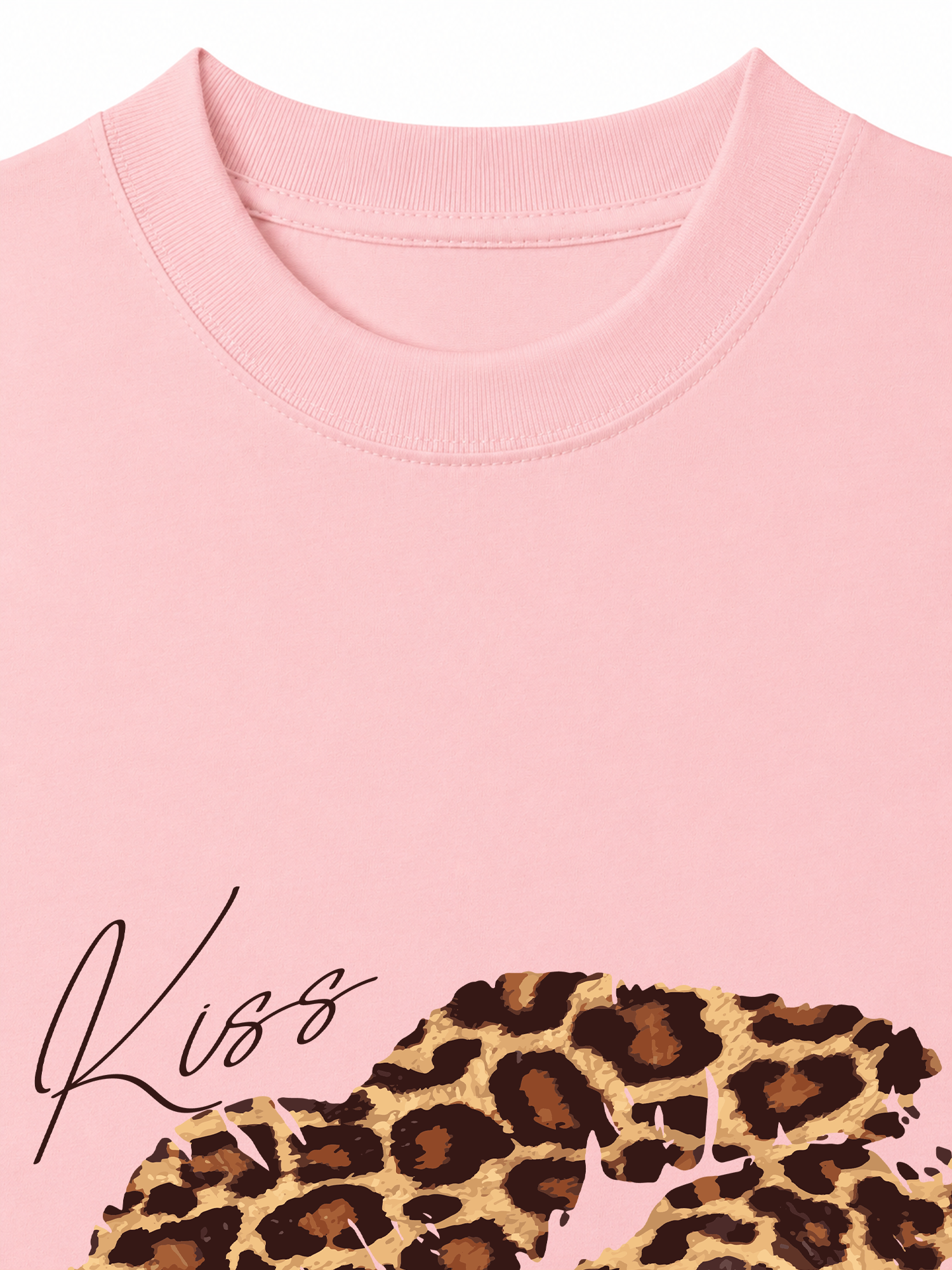 Áo Thun Relaxed Fit Urban Leopard Kiss Lip