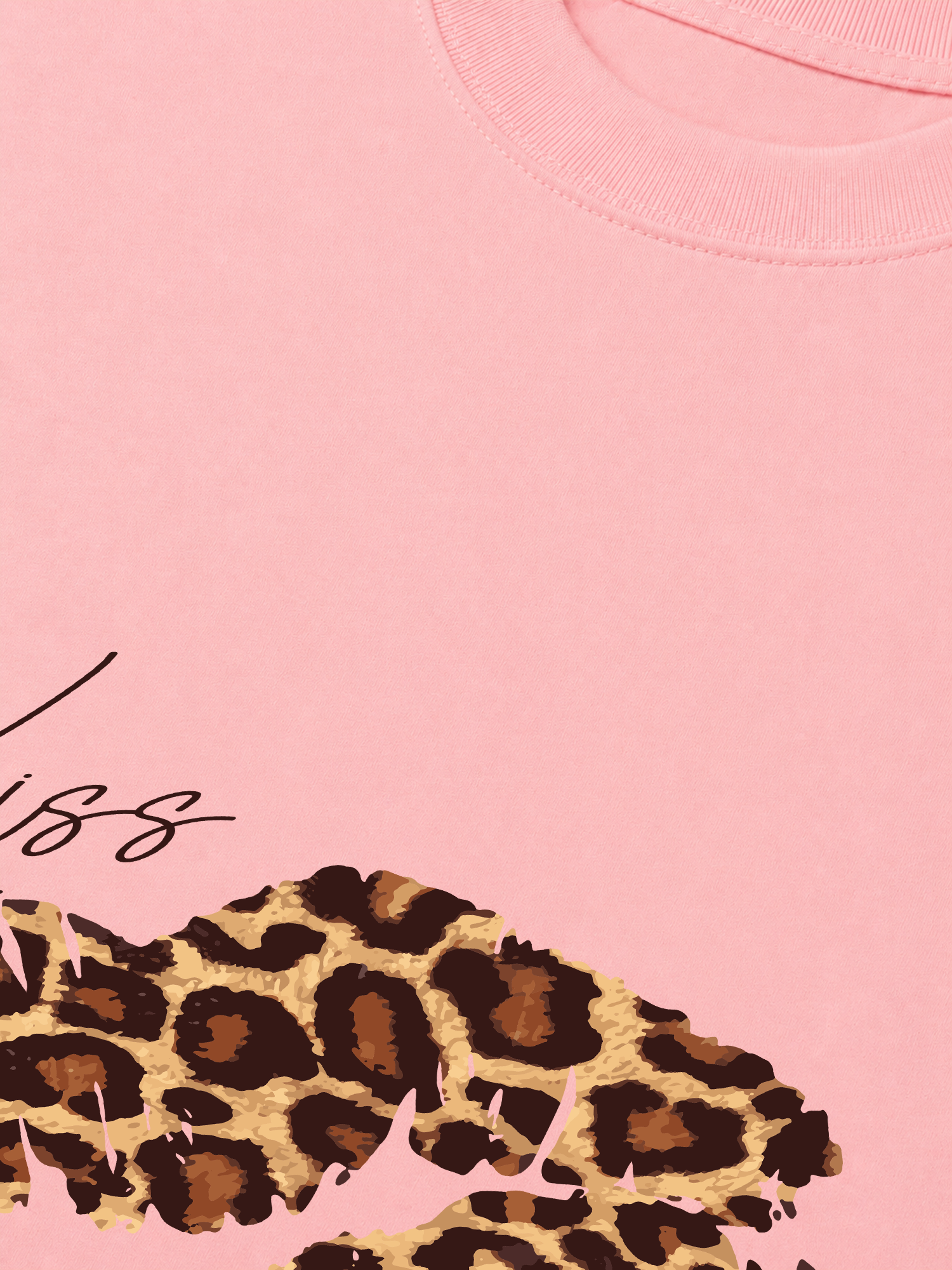 Áo Thun Relaxed Fit Urban Leopard Kiss Lip