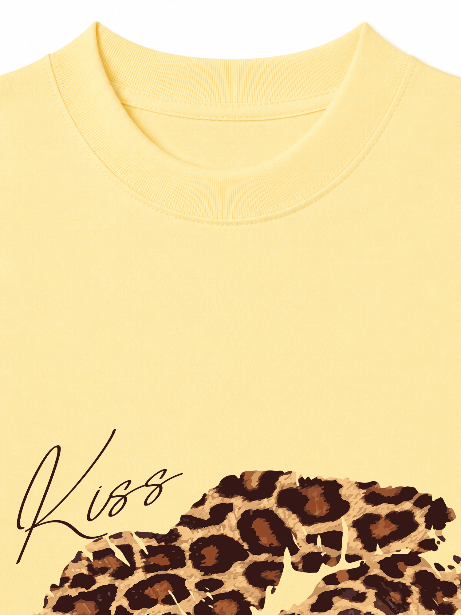 Áo Thun Relaxed Fit Urban Leopard Kiss Lip