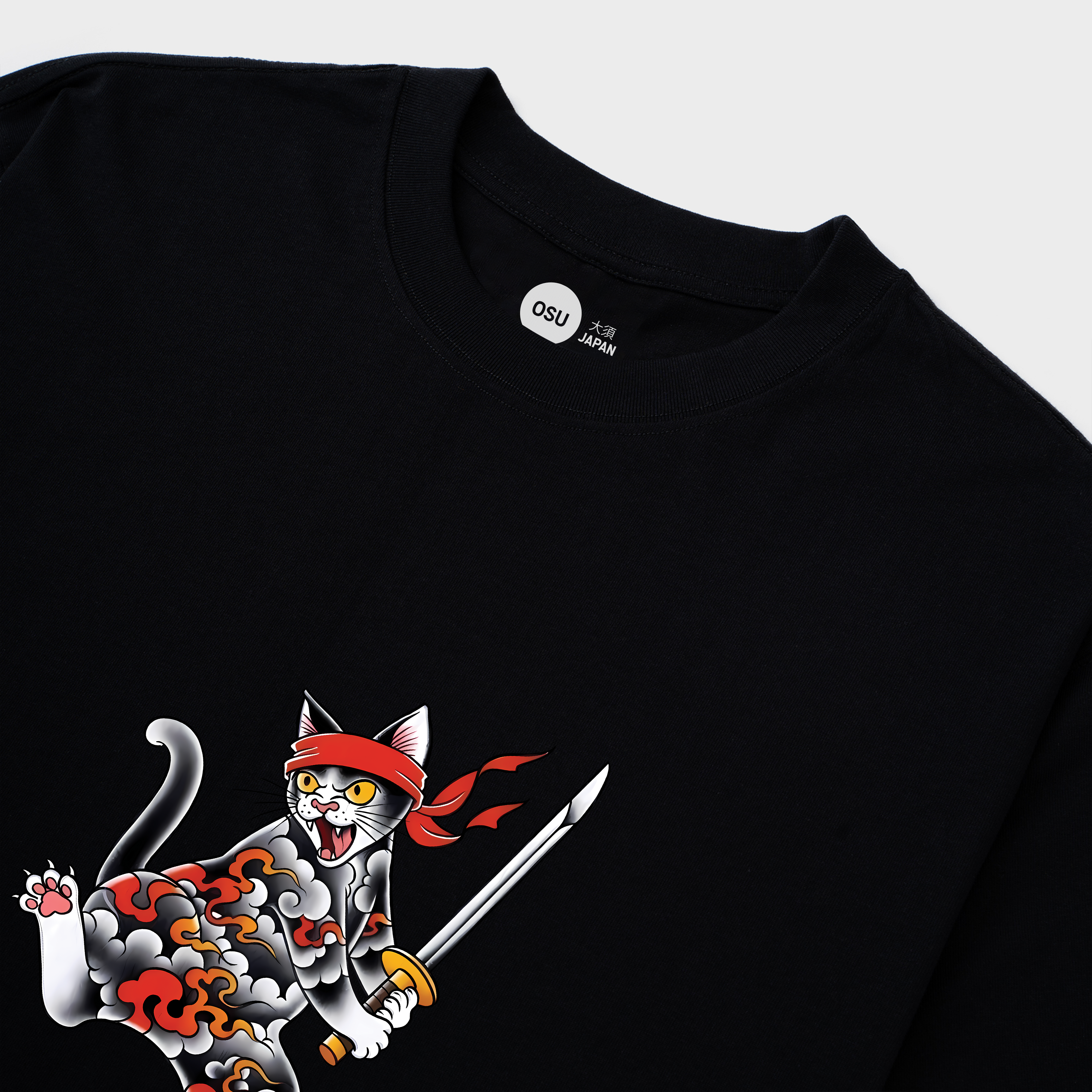 JAPAN CAT HOLDING A SWORD T-SHIRT / ĐEN